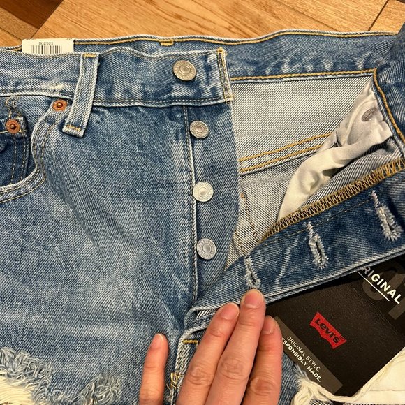 New Levi's 501 High Rise Short in Faultline Distressed Size 30 - Picture 4 of 14